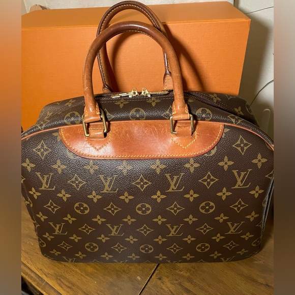 Authentic Louis Vuitton Deauville - Picture 11 of 16